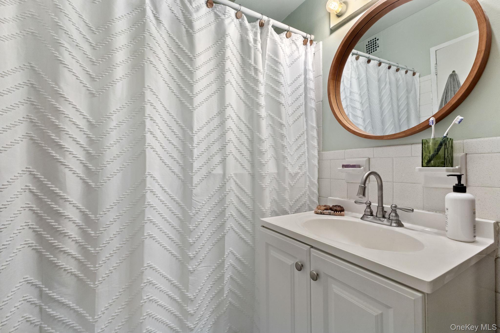 3121 Middletown Road, Unit 7L Bronx, NY 10461 - Photo 22 of 23 a bathroom with a sink and a mirror