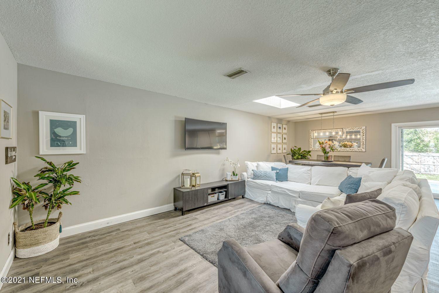 14443 Stacey Road Jacksonville, FL 32250 - Photo 3 of 16 a living room with furniture and a potted plant