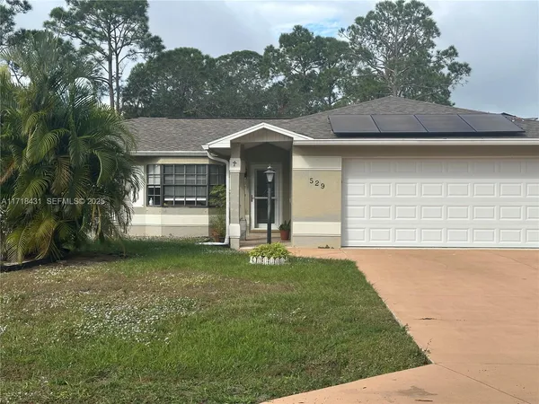a view of a back yard of the house