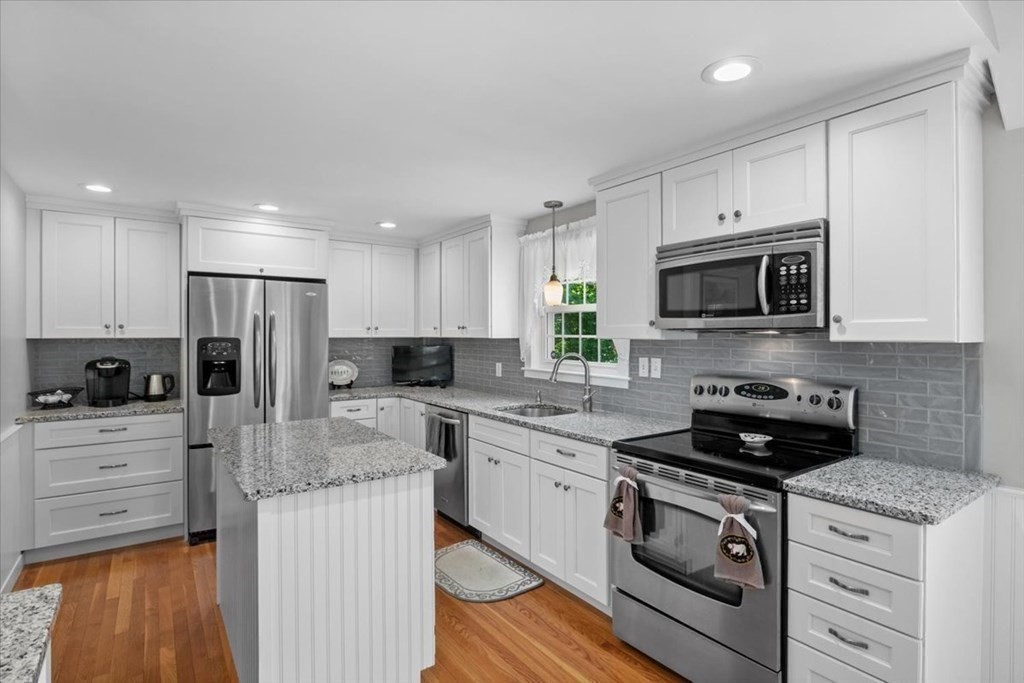 20 Hutchinson Road Walpole, MA 02081 - Photo 11 of 42 Gallery Image 11