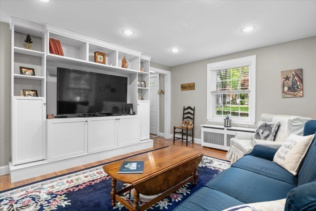 20 Hutchinson Road Walpole, MA 02081 - Photo 13 of 42 Gallery Image 13