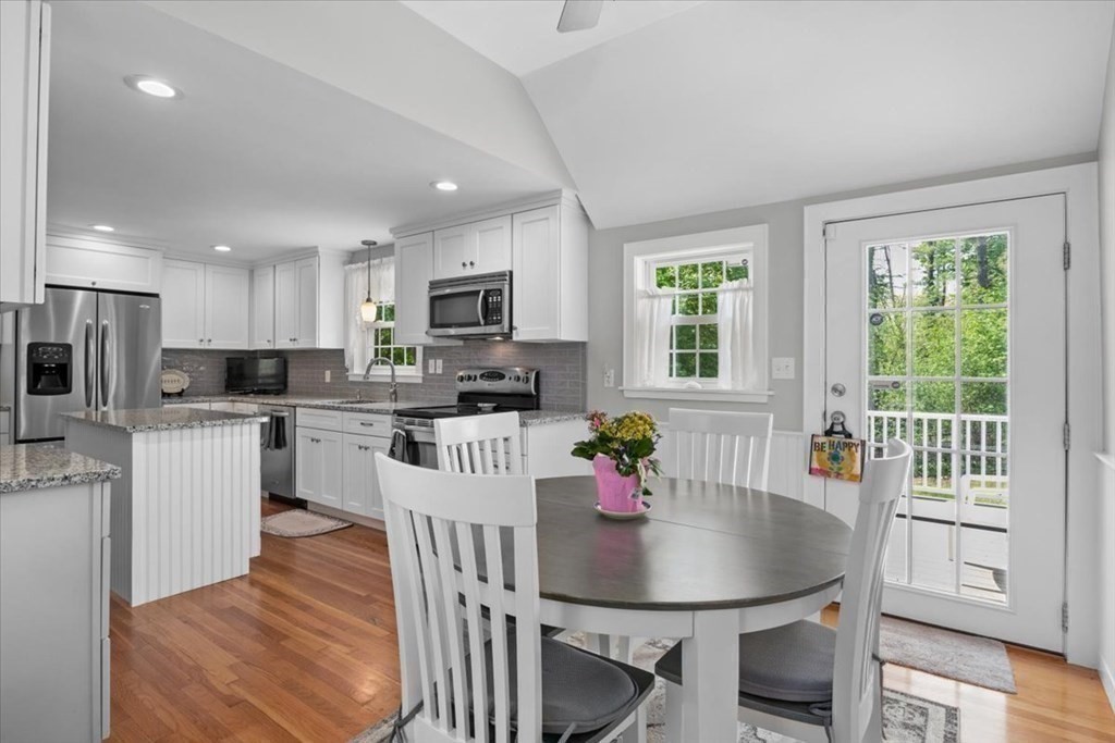 20 Hutchinson Road Walpole, MA 02081 - Photo 9 of 42 Gallery Image 9