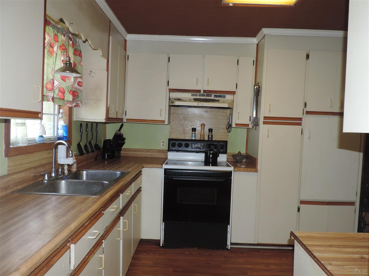 1104 Isabella Road Cantonment, FL 32533 - Photo 10 of 21