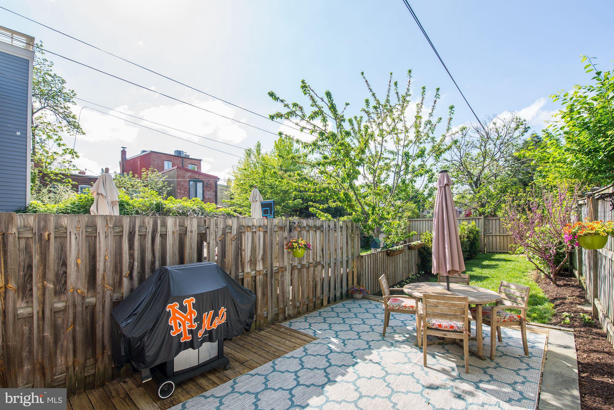 321 D Street Southeast Washington, DC 20003 - Photo 19 of 29 Perfect for entertaining...