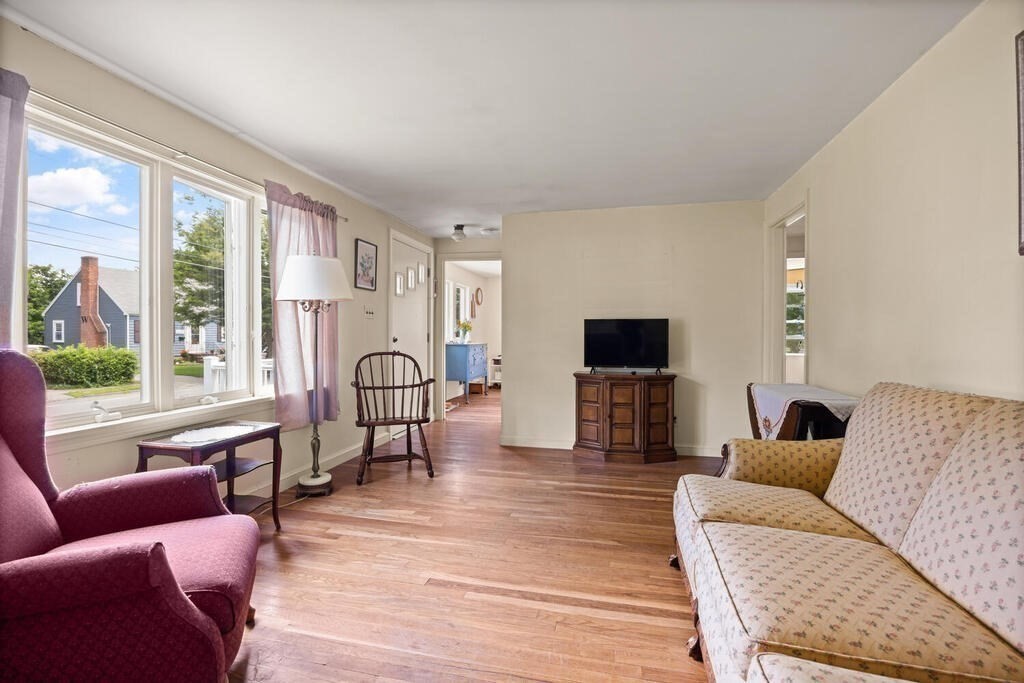 15 Thistledale Road Wakefield, MA 01880 - Photo 6 of 31 Gallery Image 6