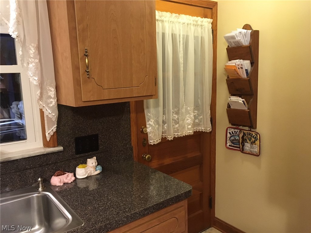 6788 Oakwood Road Parma Heights, OH 44130 - Photo 11 of 33