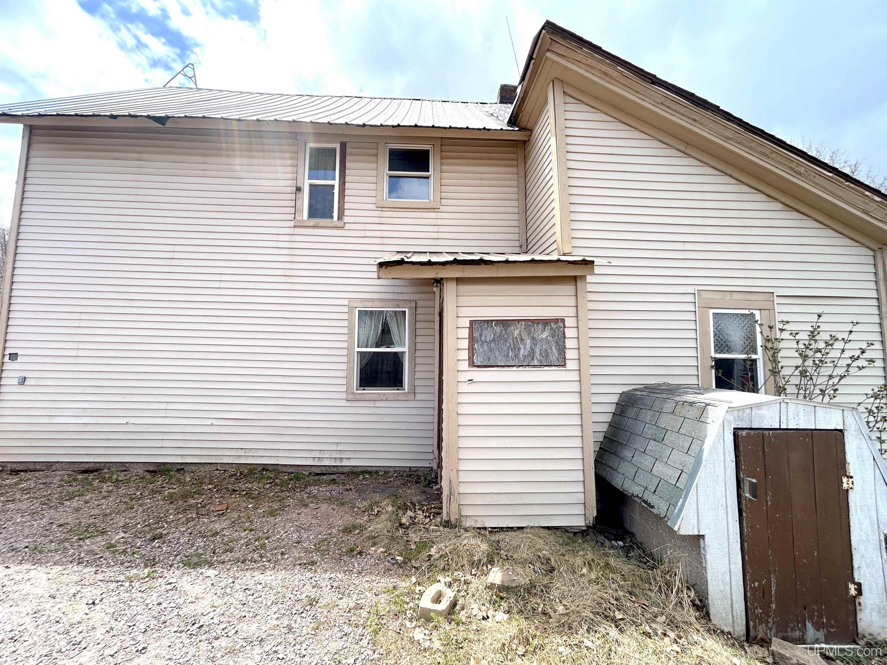 236 Stone Street Ishpeming, MI 49849 - Photo 3 of 19