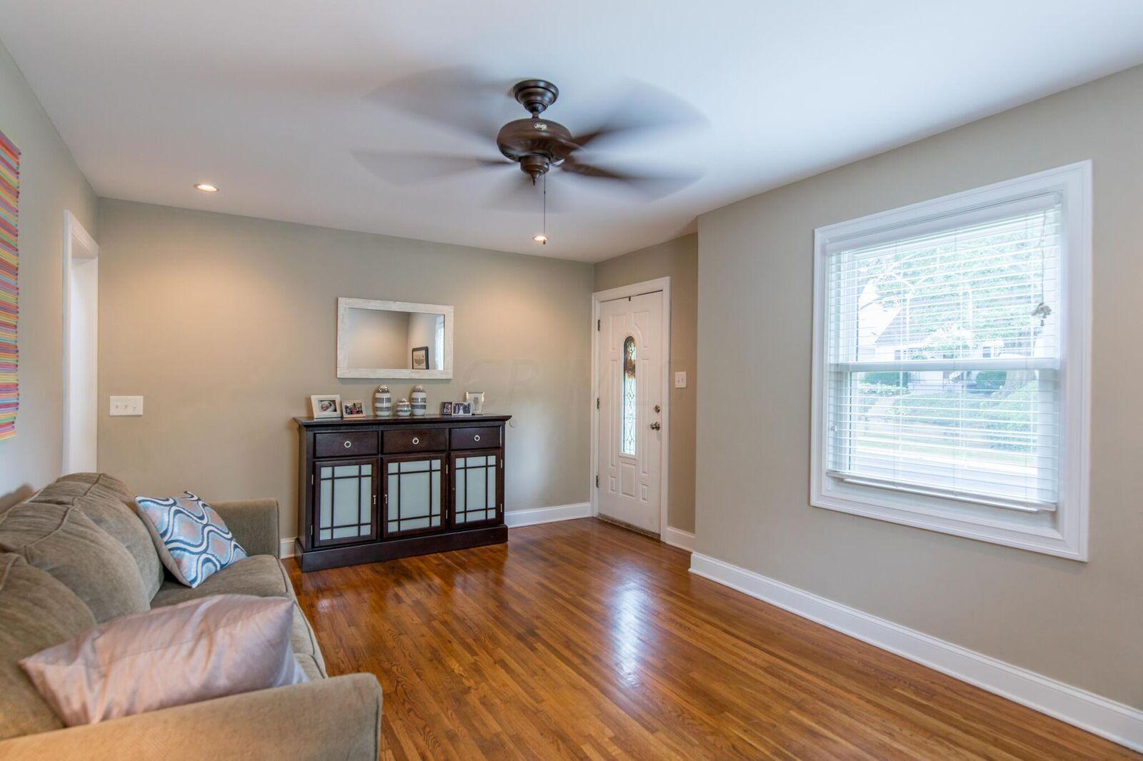 837 Oxley Road Columbus, OH 43212 - Photo 3 of 34