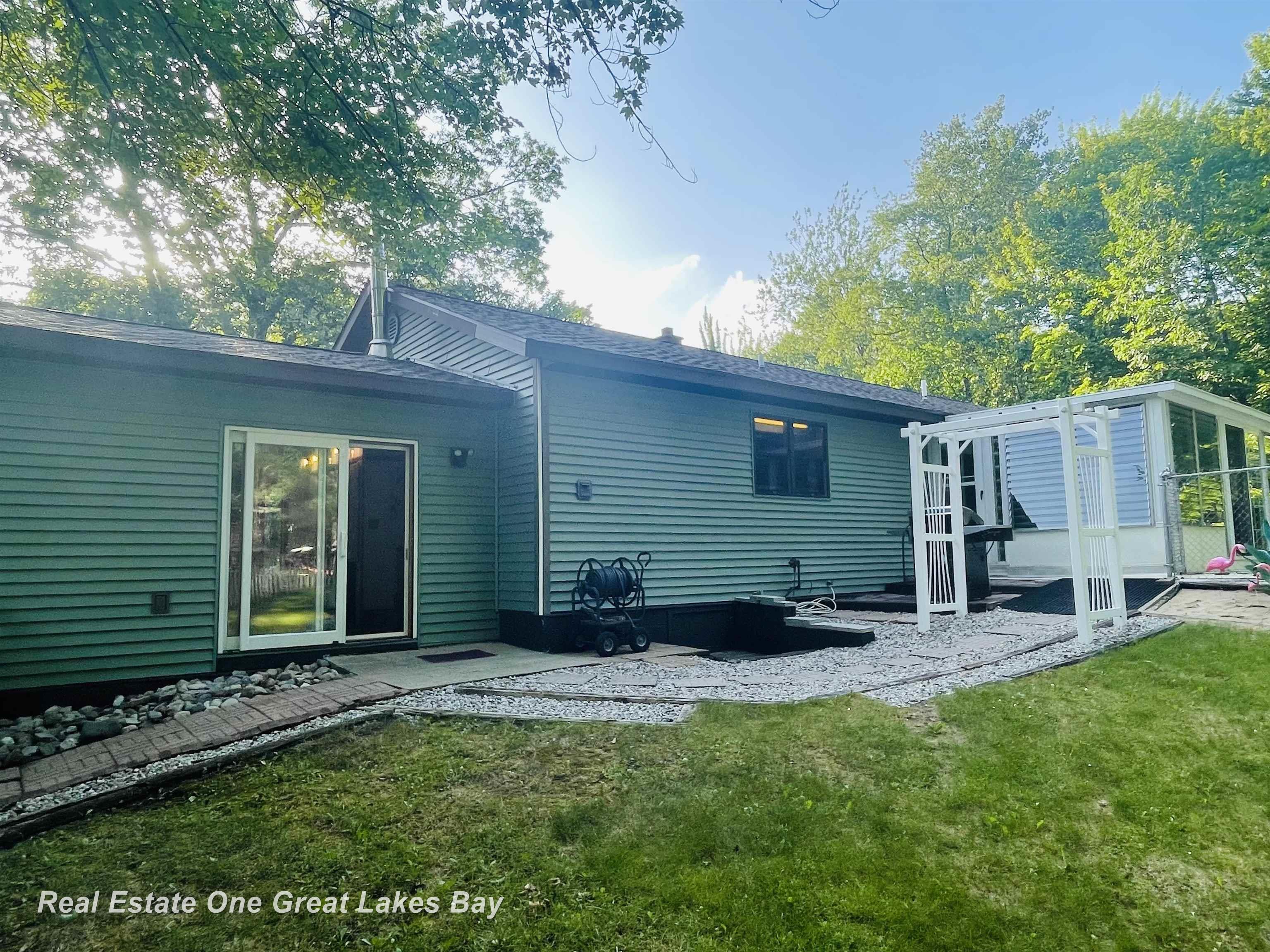 1885 Erskine Road Hemlock, MI 48626 - Photo 13 of 45