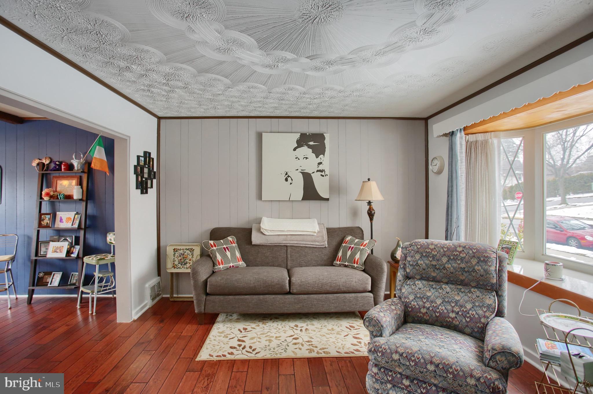 431 Sycamore Road Reading, PA 19611 - Photo 3 of 24