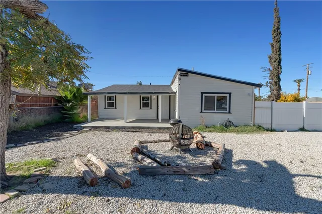 $429,900 | 415 North Santa Fe Street, Hemet, CA 92543