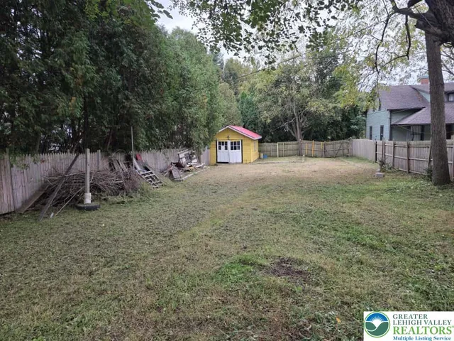 a view of a house with a entertaining space