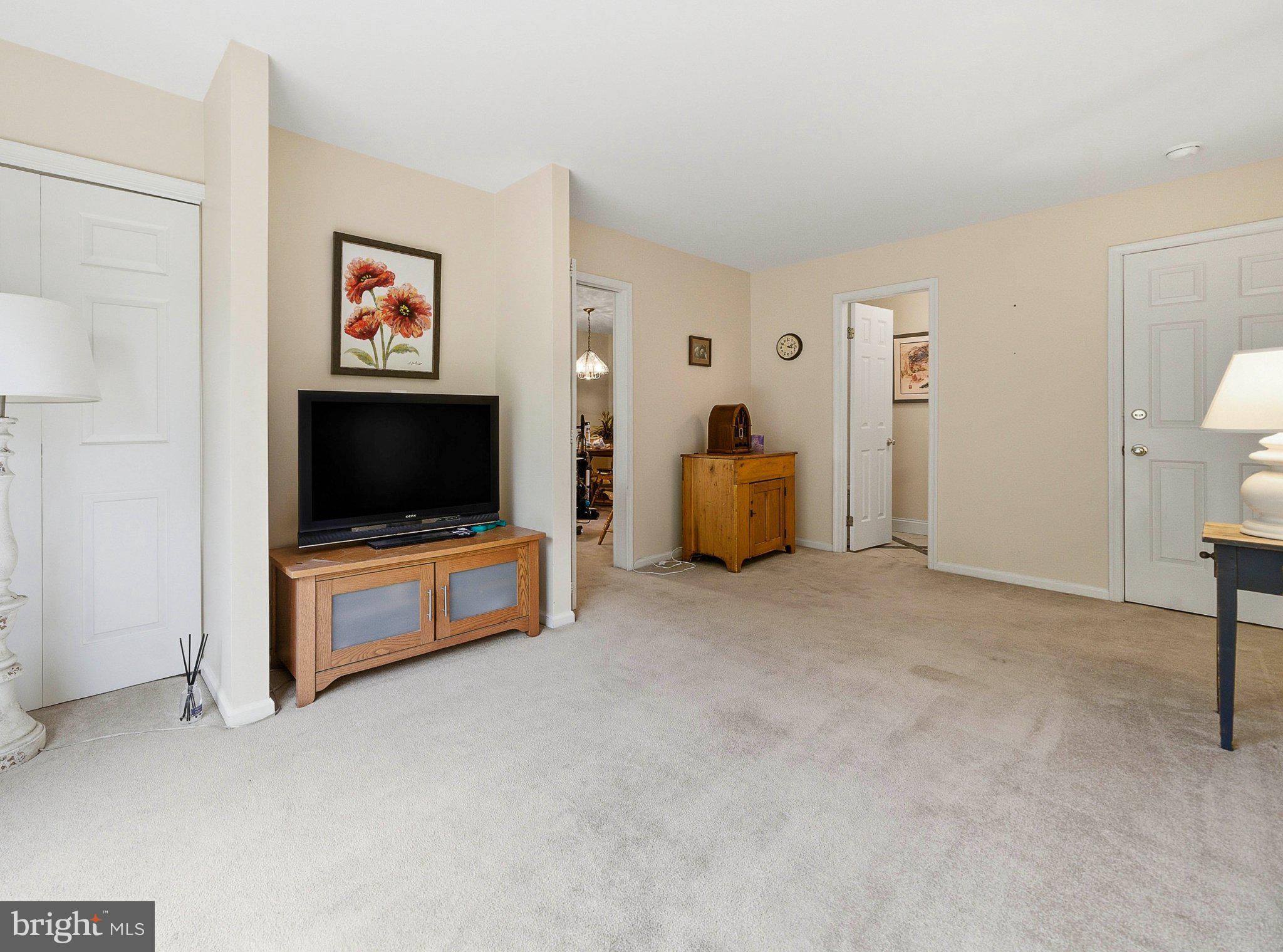 1833 Perrin Court Ambler, PA 19002 - Photo 30 of 58 Inviting space with warm, neutral tones.