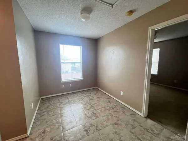 $1,500 | 2104 Magnolia Street, Mission, TX 78573