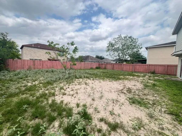 $1,500 | 2104 Magnolia Street, Mission, TX 78573