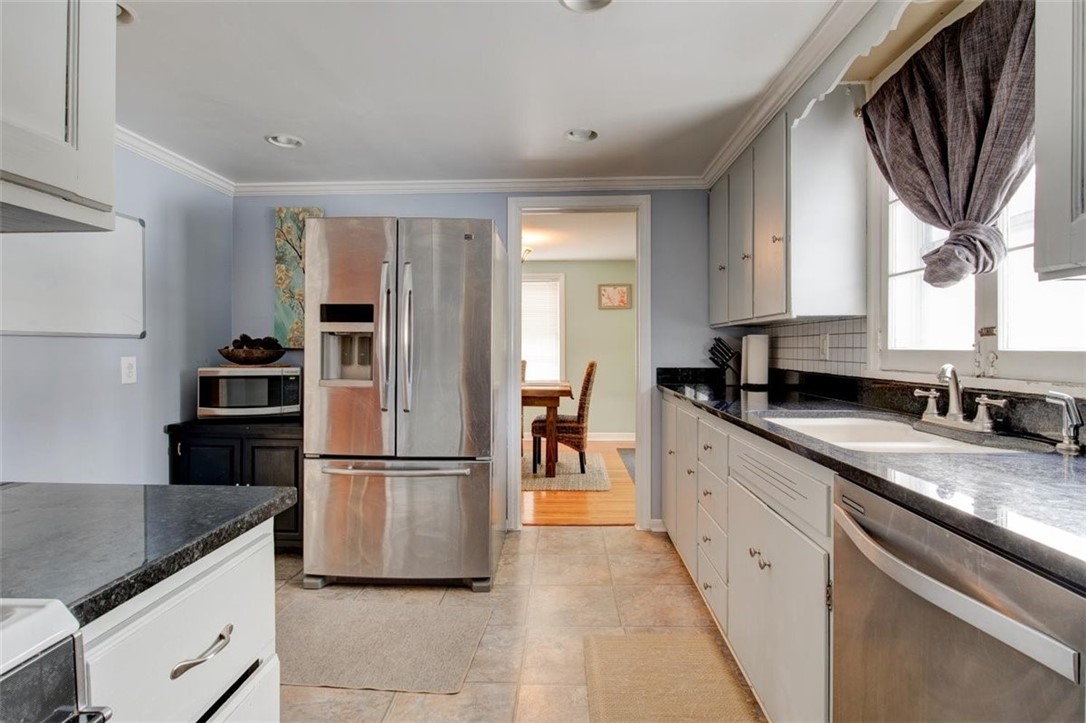 68 Simpson Road Irondequoit, NY 14617 - Photo 11 of 27