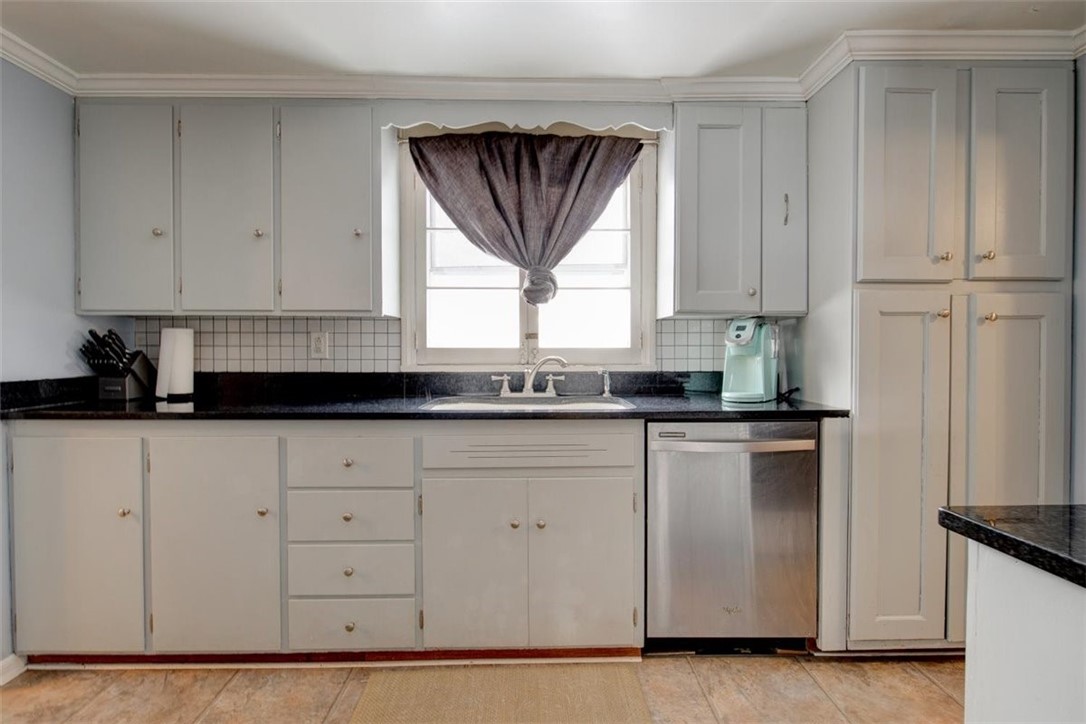 68 Simpson Road Irondequoit, NY 14617 - Photo 12 of 27