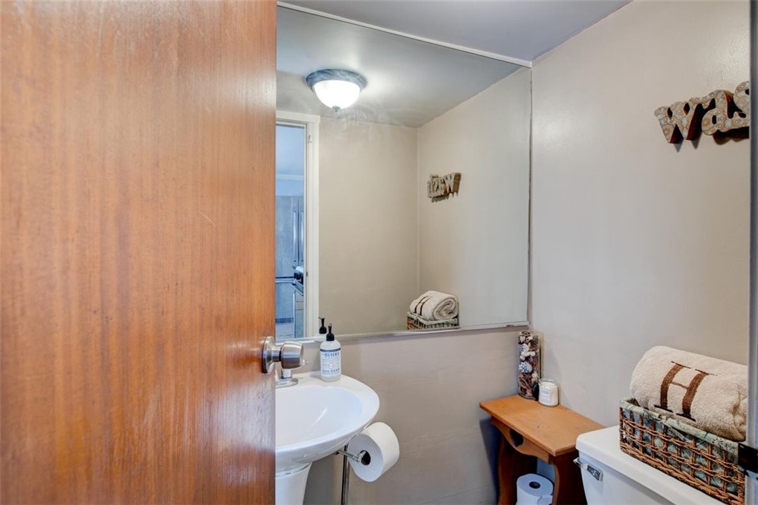 68 Simpson Road Irondequoit, NY 14617 - Photo 14 of 27