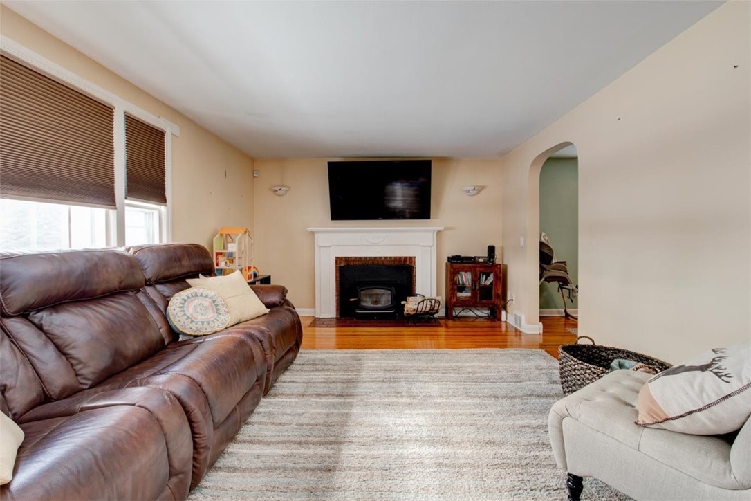 68 Simpson Road Irondequoit, NY 14617 - Photo 4 of 27