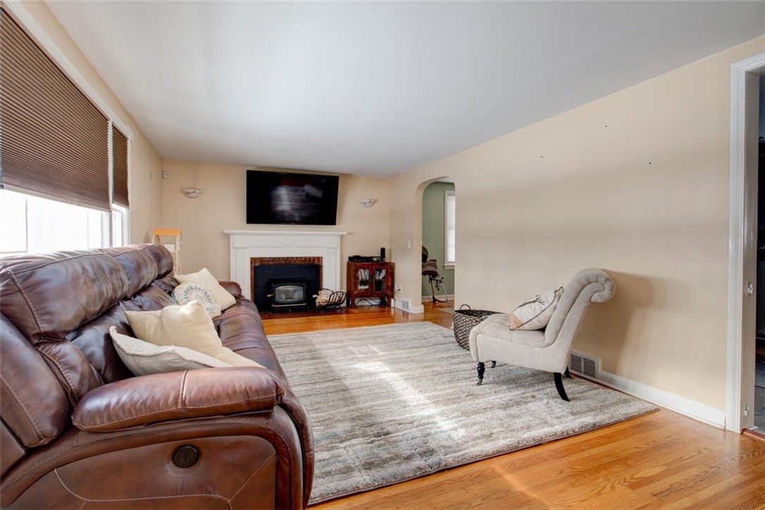 68 Simpson Road Irondequoit, NY 14617 - Photo 5 of 27