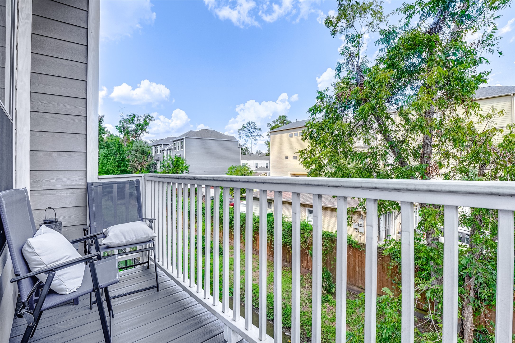 1237 West 24th Street Houston, TX 77008 - Photo 17 of 35 a view of a chair in wooden balcony