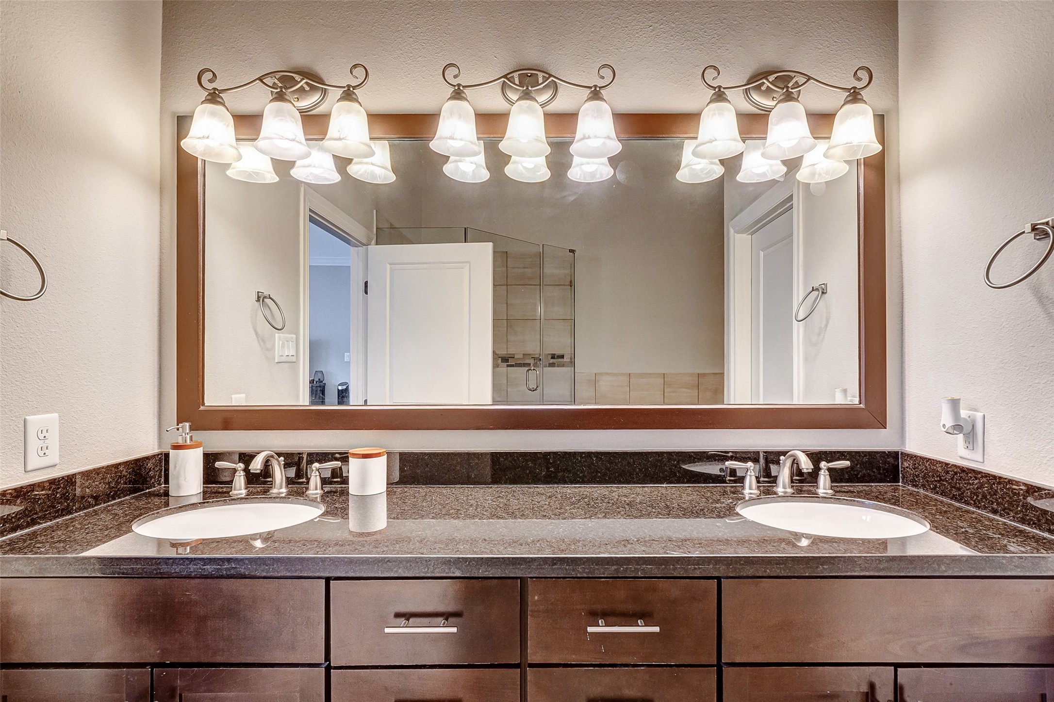 1237 West 24th Street Houston, TX 77008 - Photo 28 of 35 a bathroom with a sink a vanity and a mirror