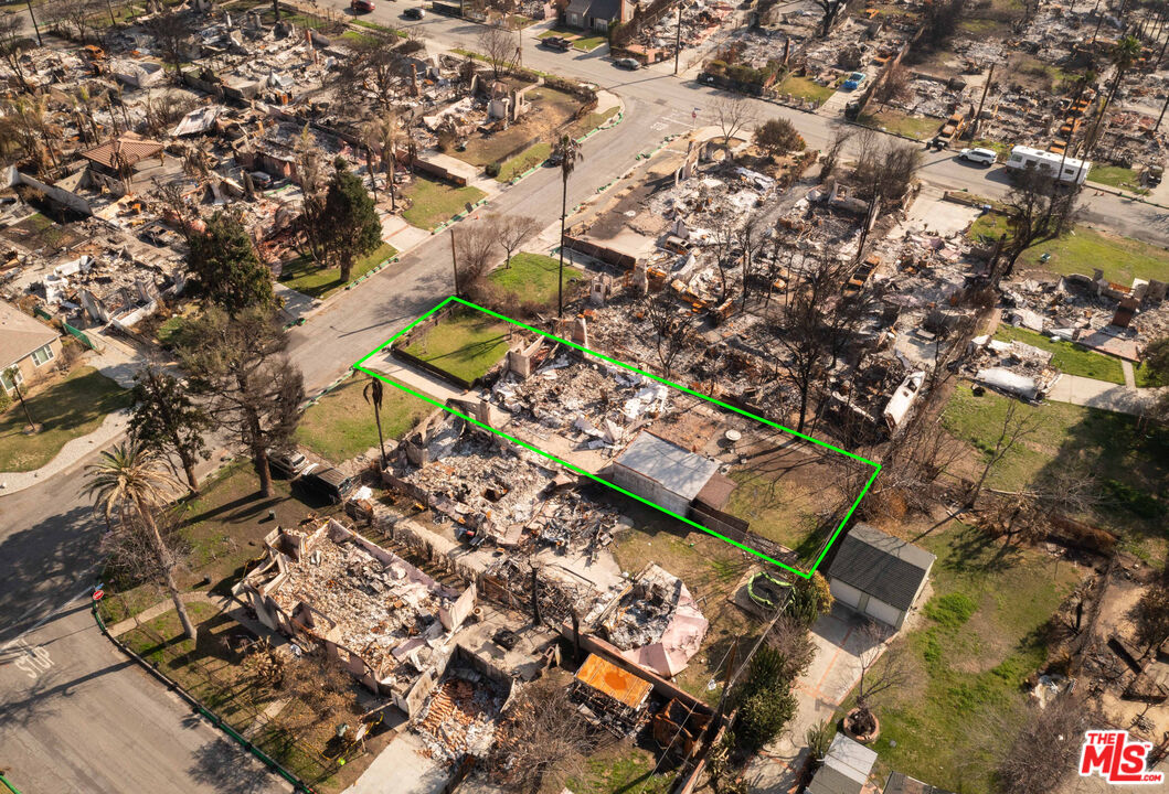 2611 Glen Avenue Altadena, CA 91001 - Photo 3 of 10 an aerial view of a residential houses with yard