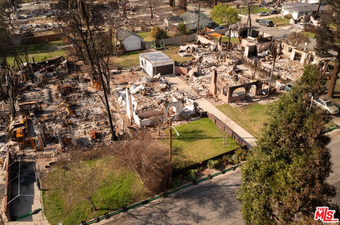 2611 Glen Avenue Altadena, CA 91001 - Photo 5 of 10 an aerial view of a house with a yard