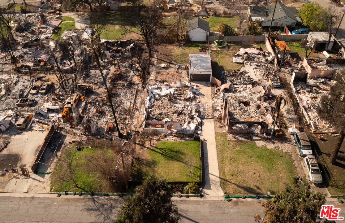 2611 Glen Avenue Altadena, CA 91001 - Photo 6 of 10 an aerial view of residential houses with outdoor space