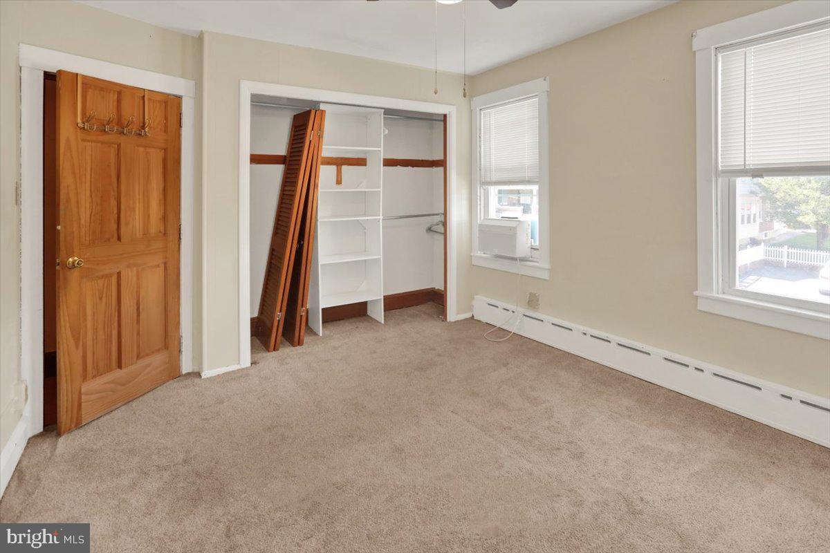 29 Arlington Street Reading, PA 19611 - Photo 20 of 32 an empty room with windows