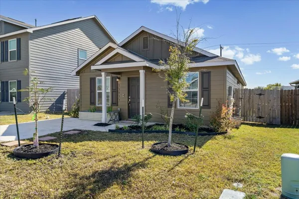 $1,675 | 13617 Knights Branch Drive, Elgin, TX 78621
