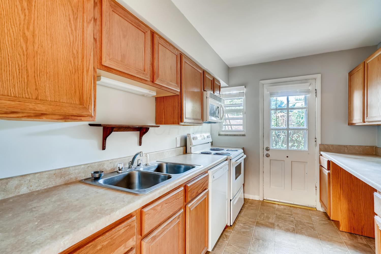1143 South Cassingham Road Columbus, OH 43209 - Photo 6 of 16 Gallery Image 6