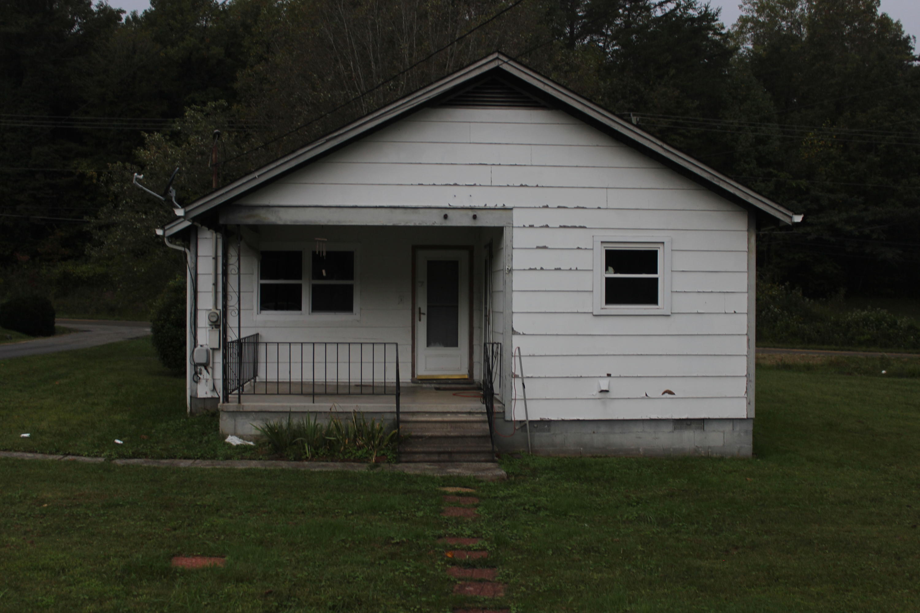 103 Roddy Lane Rocky Top, TN 37769 - Photo 3 of 17 IMG_9305