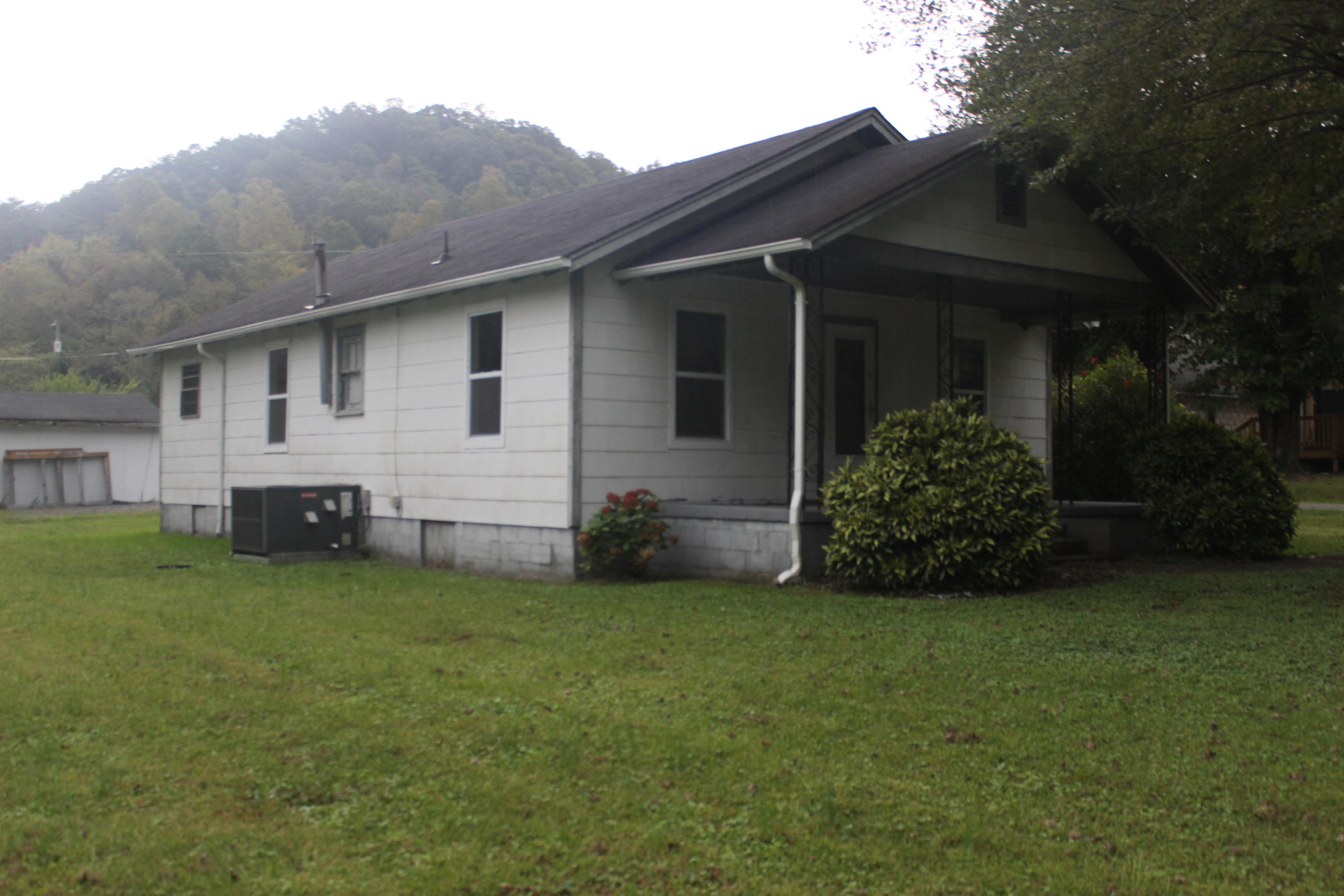 103 Roddy Lane Rocky Top, TN 37769 - Photo 10 of 17 IMG_9301