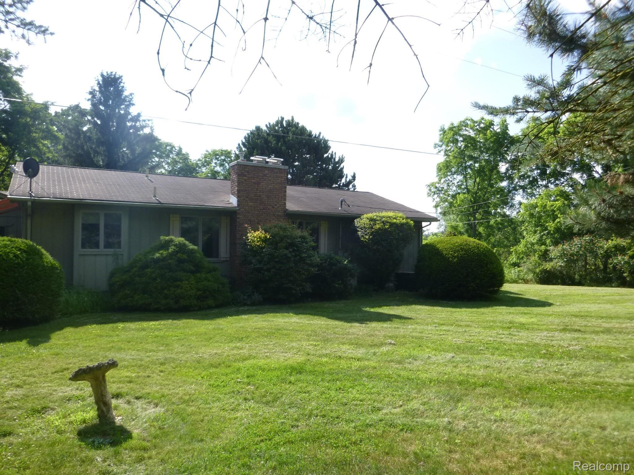 7650 Earhart Road South Lyon, MI 48178 - Photo 5 of 14 P1000634.JPG