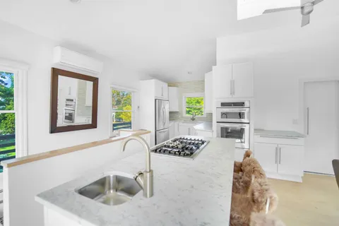 $960,000 | 3 Jefferson Avenue, Hampton Bays, NY 11946