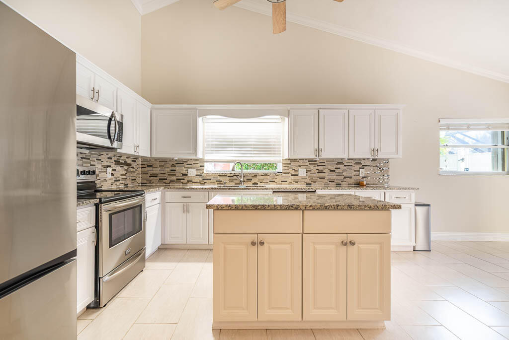 251 Northwest 69th Street Boca Raton, FL 33487 - Photo 20 of 36 20250716-251 NW 69th Street-0041