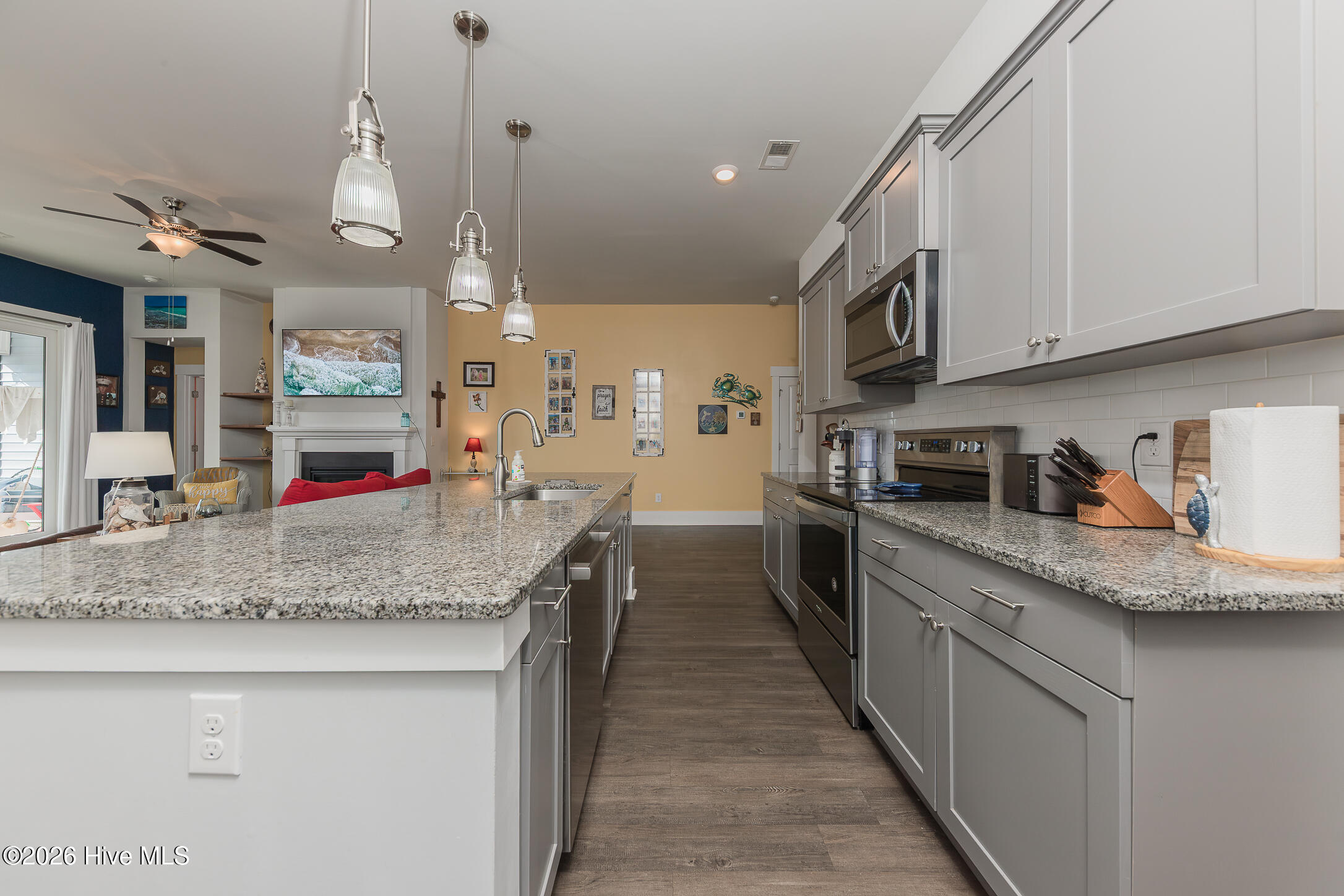 209 Edgewater Way Surf City, NC 28445 - Photo 18 of 60 15KITCHEN