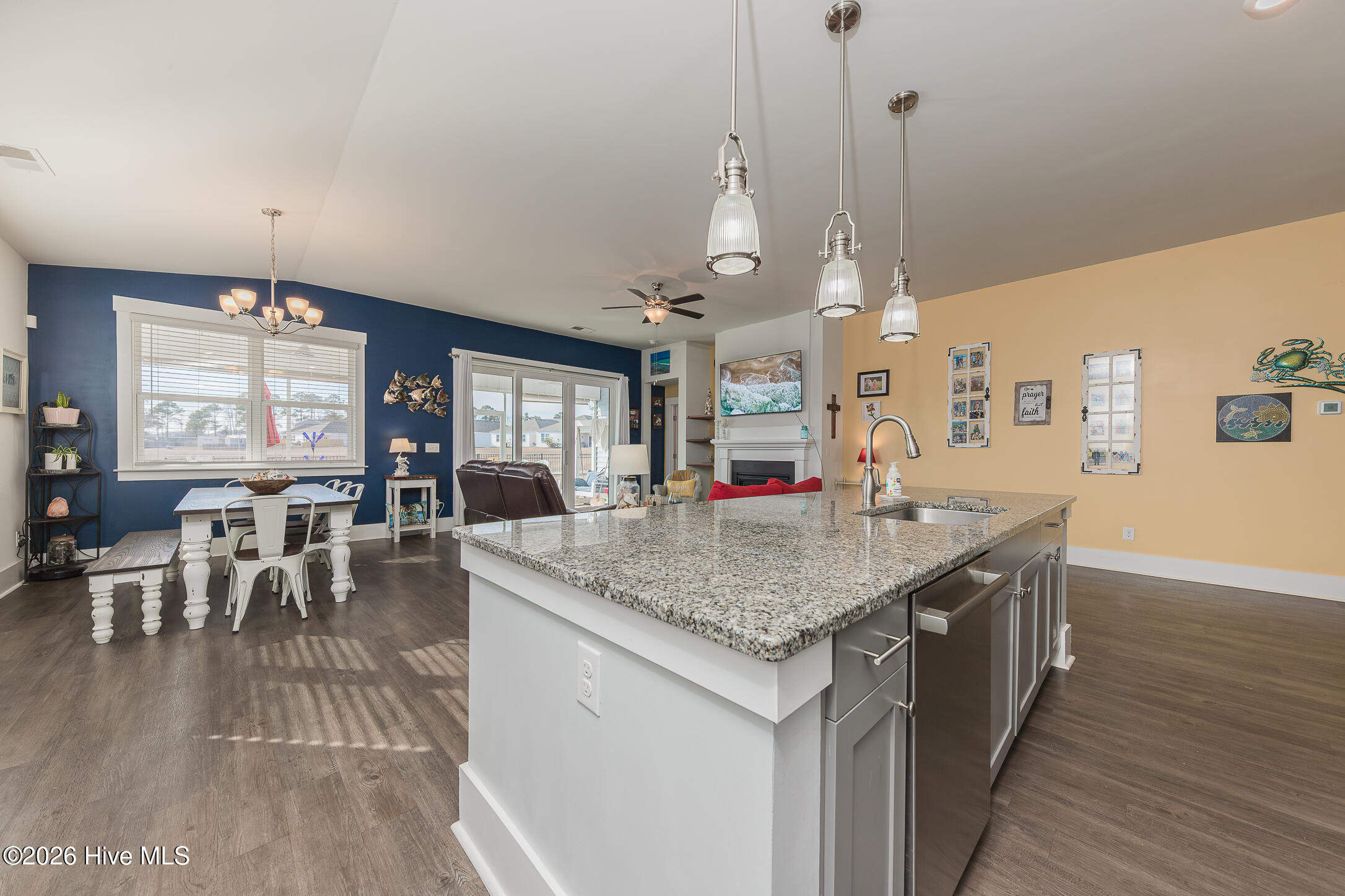 209 Edgewater Way Surf City, NC 28445 - Photo 8 of 60 16KITCHEN