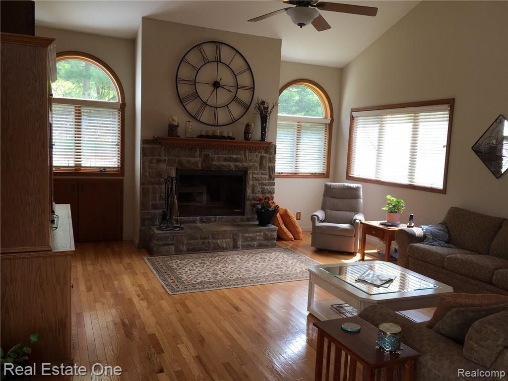 2082 Hunter Road Brighton, MI 48114 - Photo 9 of 46 IMG_2951.JPG