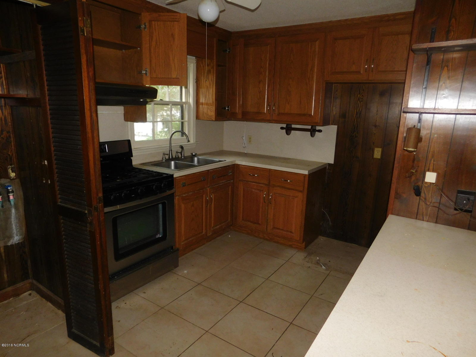 817 Cox Road Washington, NC 27889 - Photo 11 of 27 36 KITCHEN