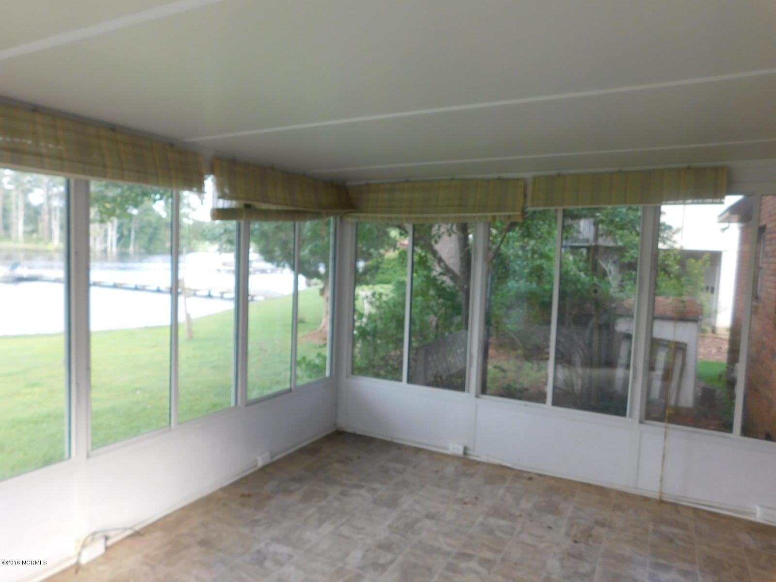 817 Cox Road Washington, NC 27889 - Photo 3 of 27 20 ENCLOSED REAR PORCH