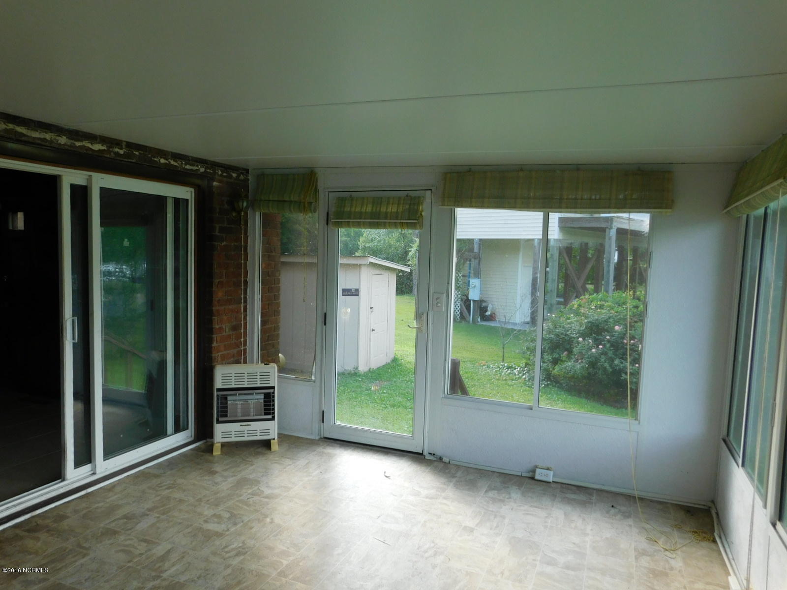 817 Cox Road Washington, NC 27889 - Photo 4 of 27 23 ENCLOSED REAR PORCH