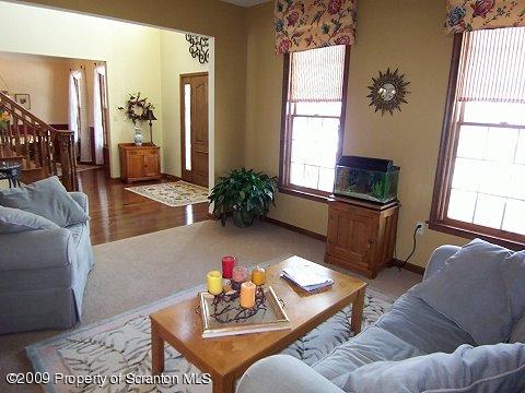15 North North Legend Road Shavertown, PA 18708 - Photo 4 of 16 Gallery Image 4