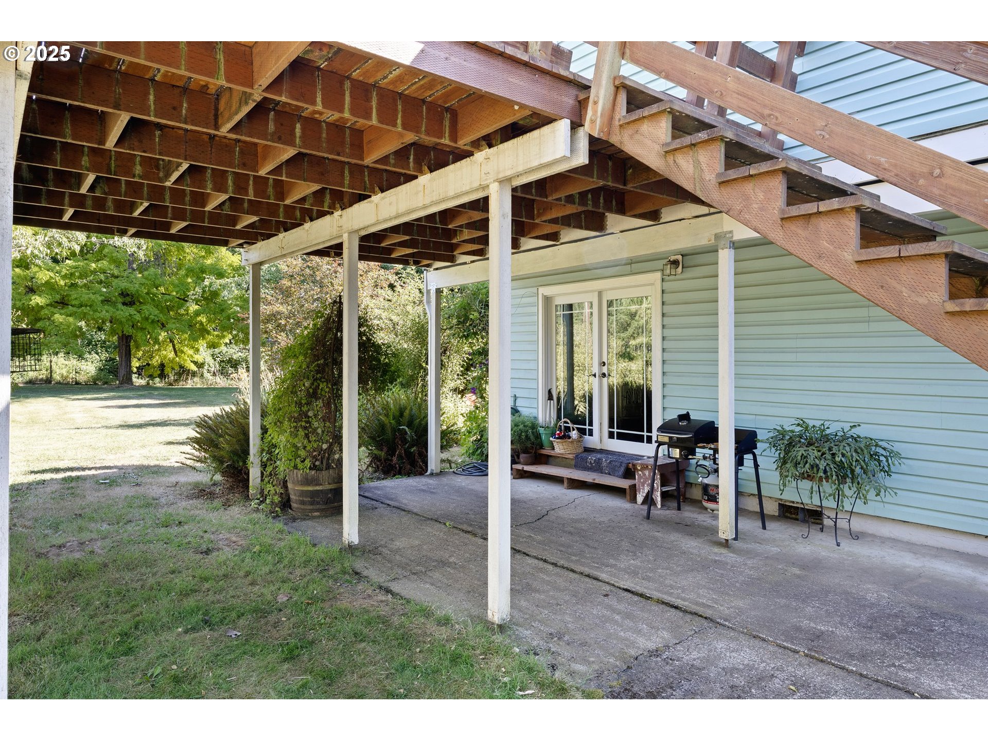 38350 McKenzie Highway Springfield, OR 97478 - Photo 6 of 34 Patio