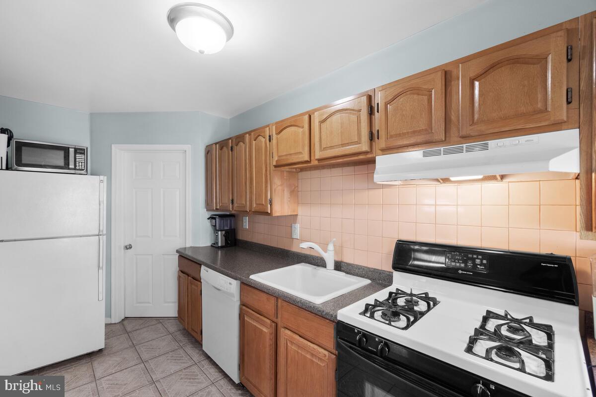 8534 Oak Road Parkville, MD 21234 - Photo 11 of 42