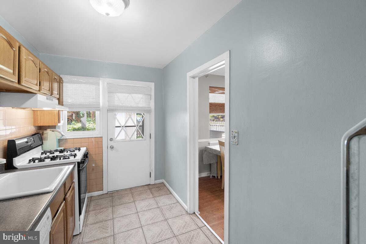 8534 Oak Road Parkville, MD 21234 - Photo 13 of 42