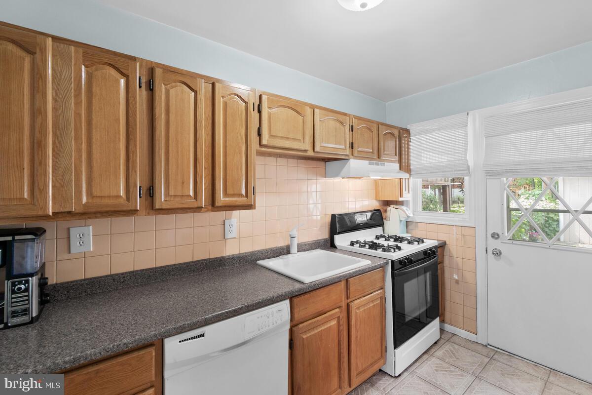 8534 Oak Road Parkville, MD 21234 - Photo 10 of 42