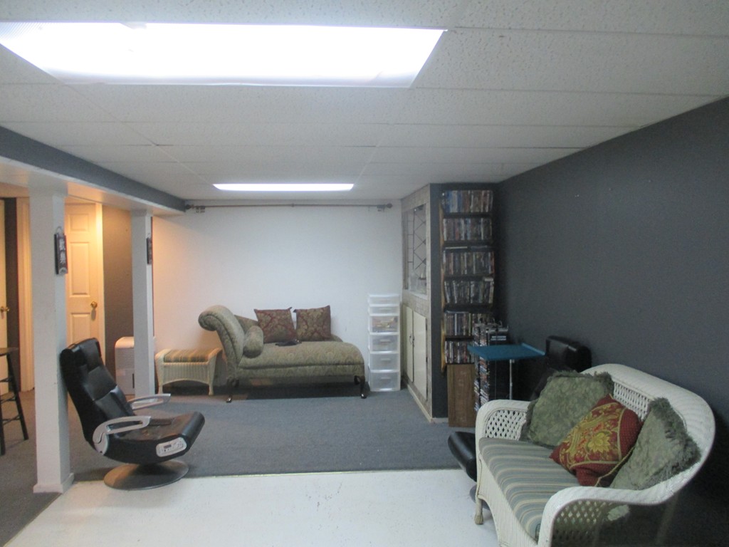 405 Southampton Road Holyoke, MA 01040 - Photo 13 of 14