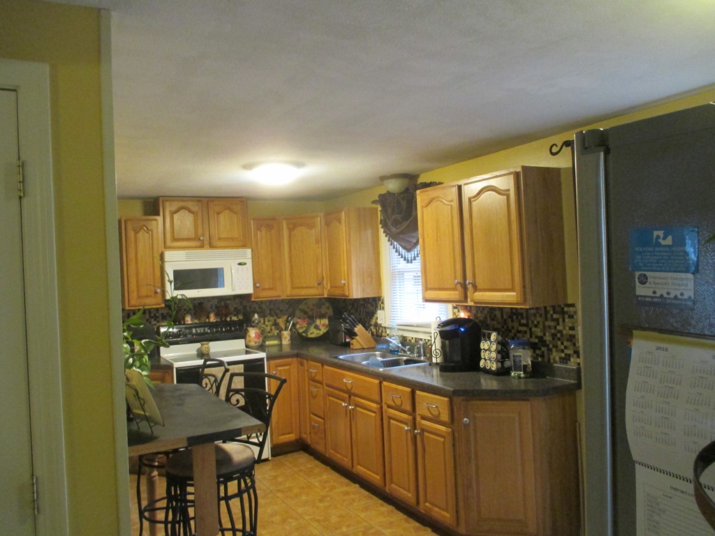 405 Southampton Road Holyoke, MA 01040 - Photo 8 of 14